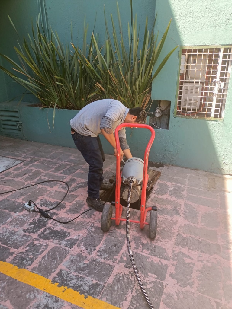 Operación con Equipo Eléctrico en Exterior