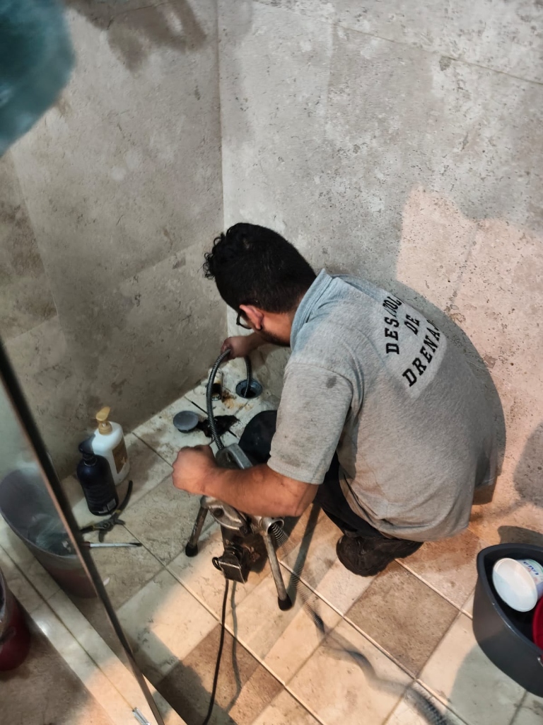 Desazolve Electromecánico en Baño