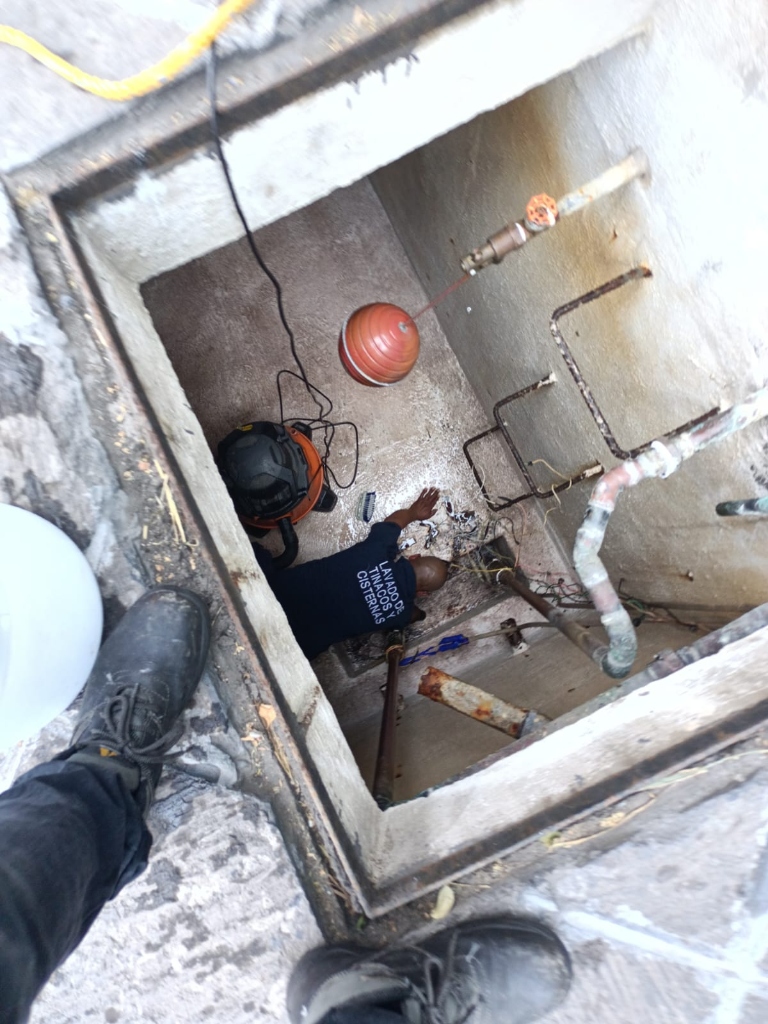 Aspirado técnico y tallado interior de cisterna