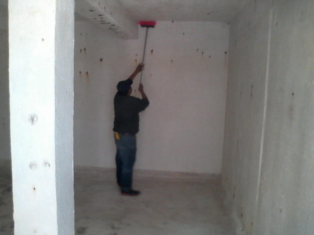 Sanitización e hidrolimpieza de muros de concreto