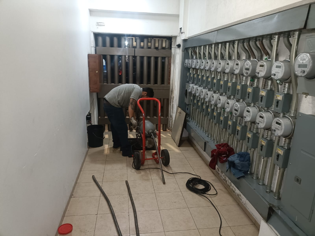 Desazolve Electromecánico en Cuarto de Máquinas