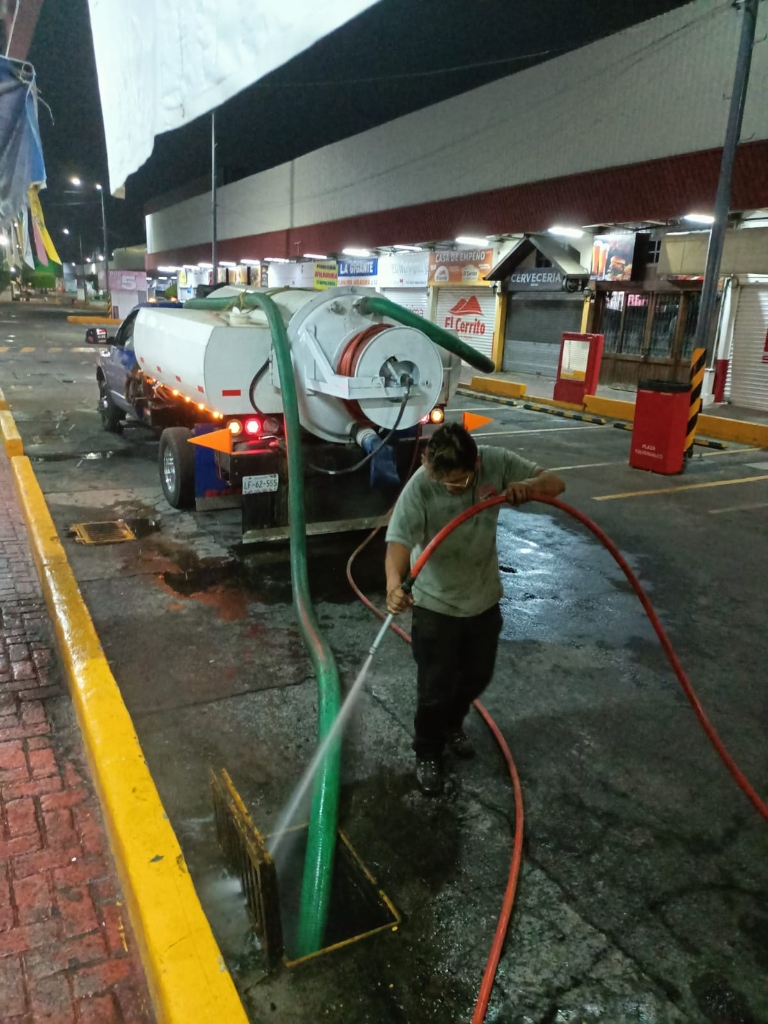 Servicio Nocturno con Unidad Vactor de Alta Presión